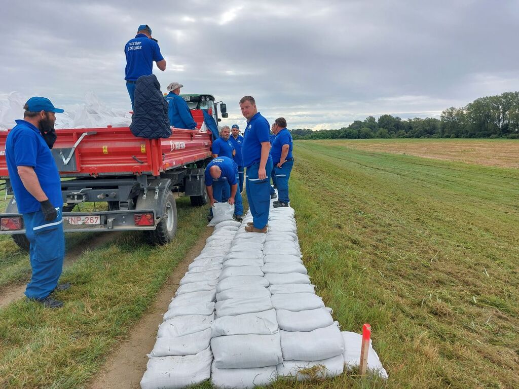 Kollégáink a drávai védekezésben