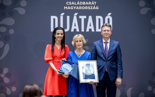 Mariann díjátadó